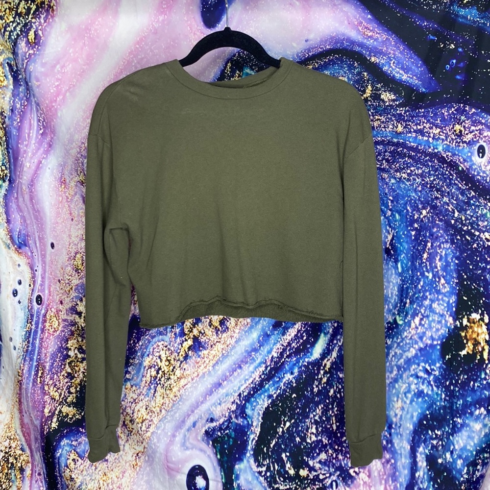 FOREVER 21 Green Cropped Sweatshirt